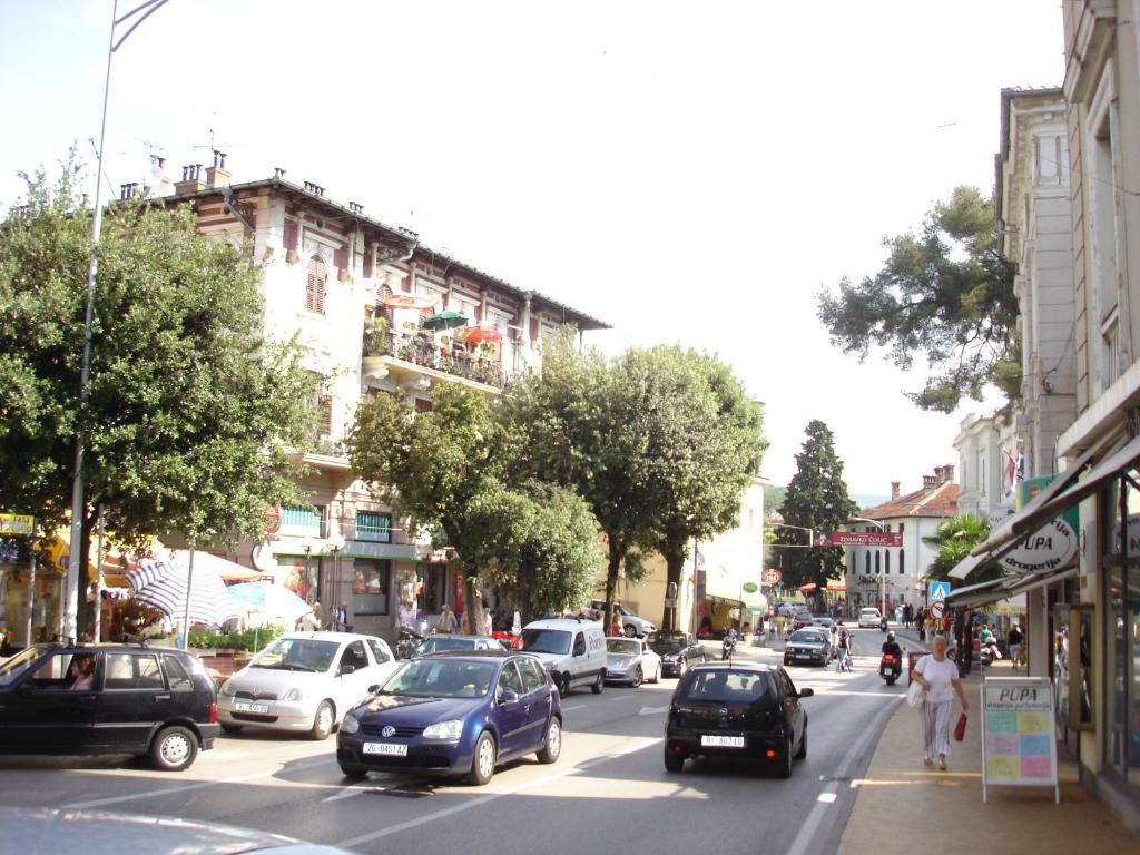 Green Market Apartment Opatija Buitenkant foto